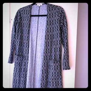 LuLaRoe Sarah duster in gray and black geo print